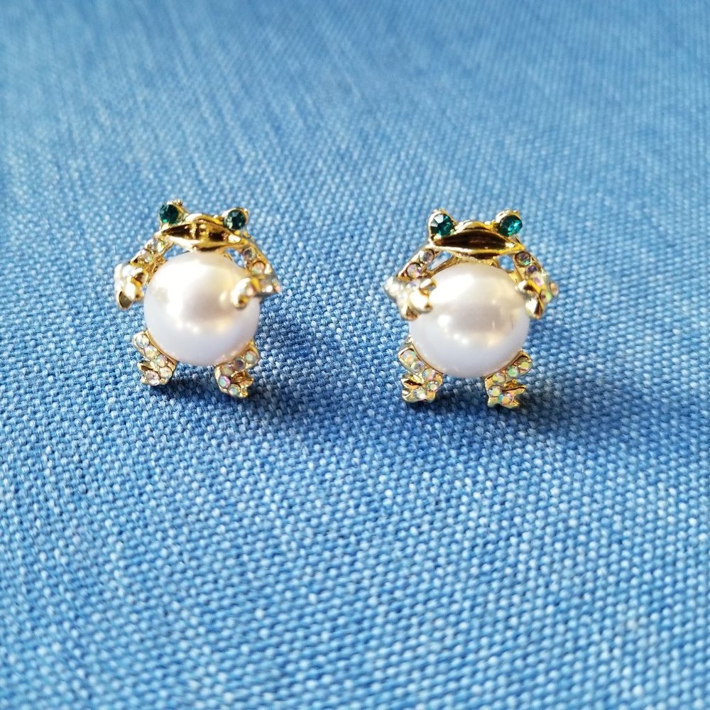 Pearl Frog Stud Earrings - NWOT